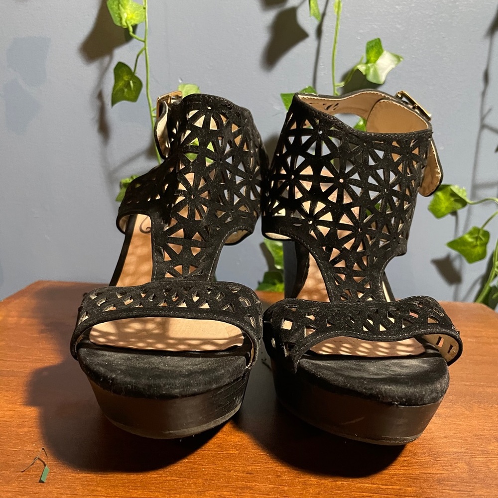 BLACK WEDGED HEELS